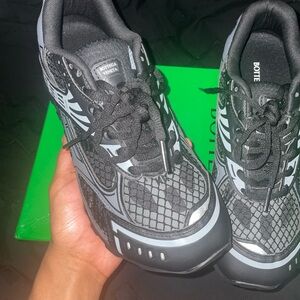 Bottega Veneta Black/Gray Athletic Shoes